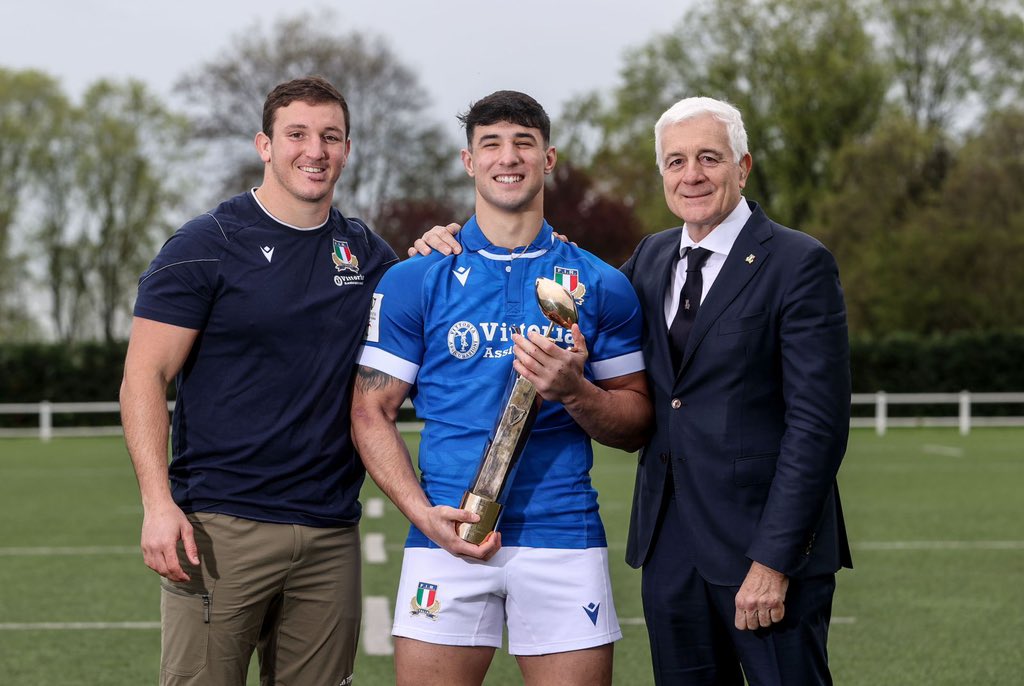 Un altro riconoscimento importante per la @Federugby dopo il miglior #SixNations di sempre: Tommaso #Menoncello premiato come Player of the Championship del @sixnationsrugby 2024. Complimenti al nostro campione e a tutta la Federazione guidata da @PresidenteFIR Marzio Innocenti