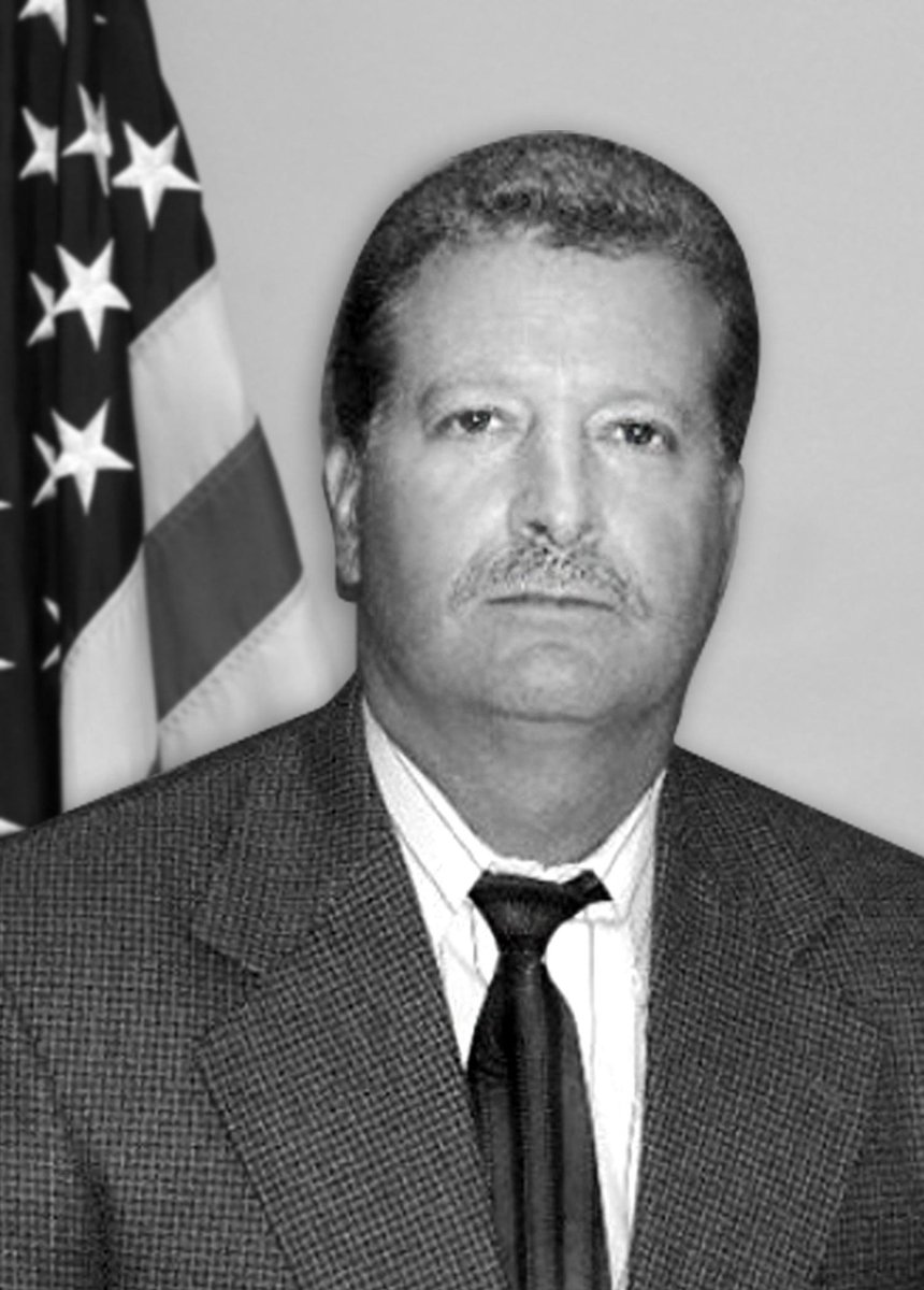 The #FBI honors Special Agent Barry Lee Bush, who died #OTD in 2007 during an investigation into a series of armed bank robberies in New Jersey. #WallofHonor fbi.gov/history/wall-o…