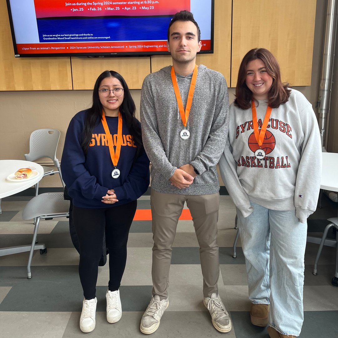 We honored our incredible Senior Peer Advisors at their medal ceremony! These students pour their hearts into shaping the iSchool experience throughout their time here. Thank you for your hard work, dedication, and invaluable contributions to the school! 🍊