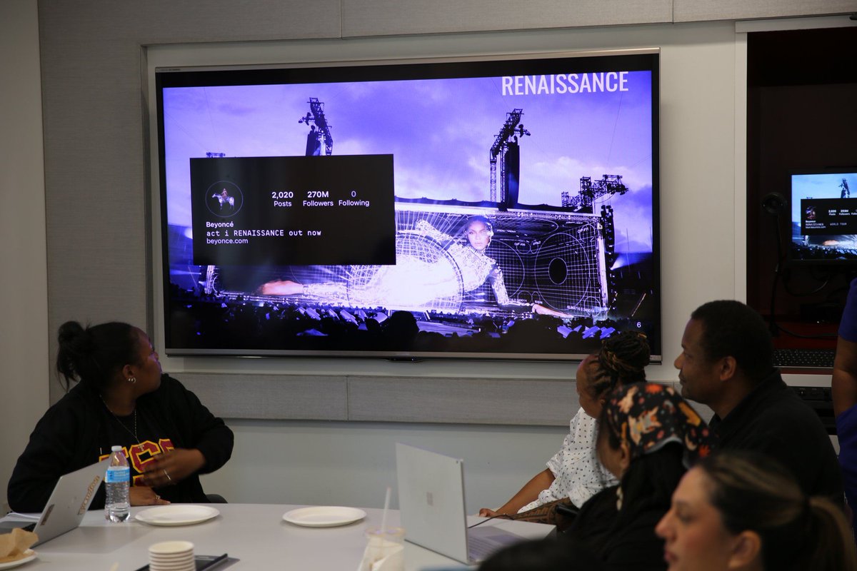 🎥 Tracey Lincoln Shares Creative Insights on Content at USC Annenberg 📱

Tracey Lincoln, a true visionary in the ever-evolving world of content creation, graced the USC Annenberg Charlotta Bass Journalism and Justice Lab with her presence and wisdom!