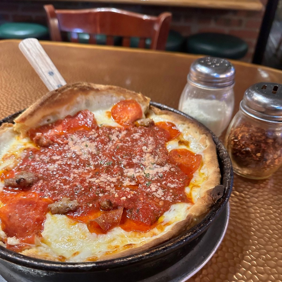 Embrace the cheesiness and indulge in the decadence of National Deep Dish Pizza Day at Chicago Brewing Co! 🍕🧀 Who's ready to dive into a slice of heaven? bit.ly/3v8qwzq #DeepDishPizzaDay #PizzaLovers #LasVegasPizza