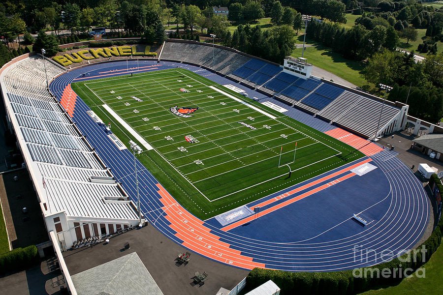 After a great conversation with @realcoachvince I’m grateful to receive a full scholarship offer from Bucknell! @Bucknell_FB @Loyola_FB @EDGYTIM @PrepRedzoneIL @AllenTrieu