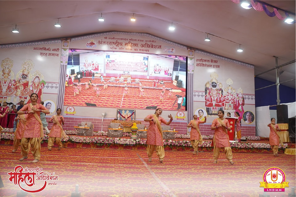 अंतरराष्ट्रीय महिला अधिवेशन भक्ति और शक्ति का समन्वय  2024 ||  राजकोट || दीप प्रागट्य की स्मरणीय क्षण <a href="/UrvaMishra/">Dr.Urvashi Pande Mishra</a> <a href="/vadtalgadi/">Swaminarayan Vadtal Gadi (SVG)</a> <a href="/InfoGujarat/">Gujarat Information</a>