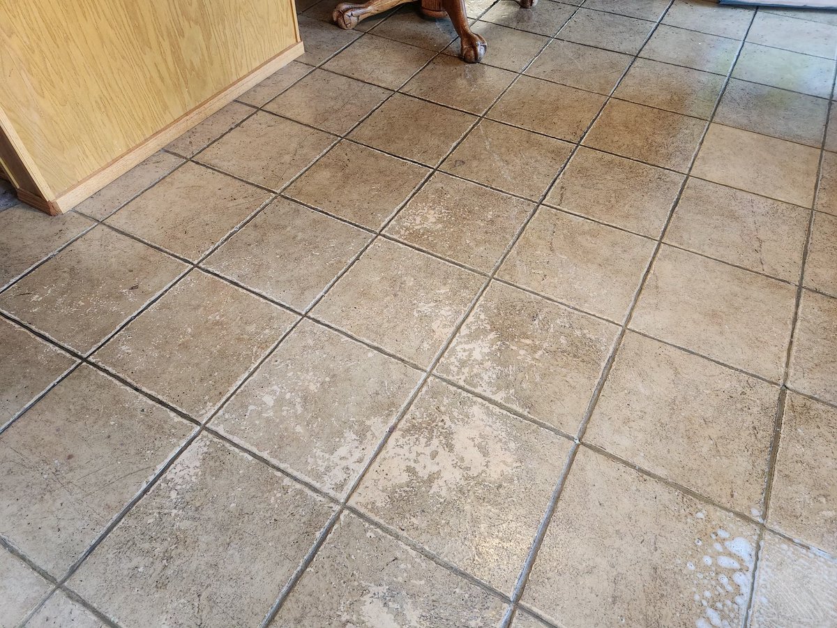 BerryPook's tweet photo. I've been obsessed with cleaning videos for like a week now.  I don't know why.  
But I deep cleaned my floor and it looks SO MUCH BETTER. It took like 3-4 days. https://t.co/RrXRy29kjr