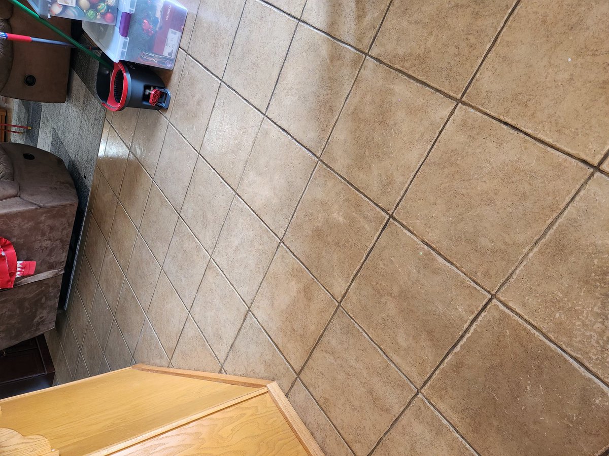 BerryPook's tweet photo. I've been obsessed with cleaning videos for like a week now.  I don't know why.  
But I deep cleaned my floor and it looks SO MUCH BETTER. It took like 3-4 days. https://t.co/RrXRy29kjr
