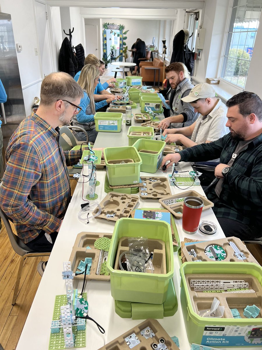Forward__EDU's tweet image. This is what it looks like when you bring the whole Forward EDU team together to brainstorm project ideas! 

Lots of cool @microbit_edu climate action projects in the works 🌎🌱🤖

#climateaction #edtech #teachcoding