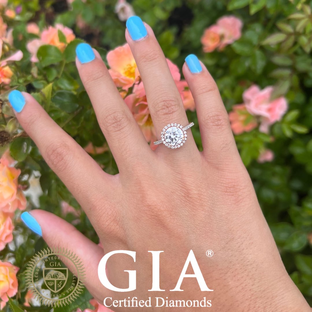 Sparkle like a diamond 💍✨ #ShineBright #DiamondLife #RingGoals #BlingBling #JewelryLover #Glamorous #Fashionista #DiamondRing #LuxuryLife #LoveIsForever #StatementPiece #InLove #EngagementRing #WeddingBells #ForeverYours #TimelessBeauty #InstaJewels #Accessorize #DreamRing