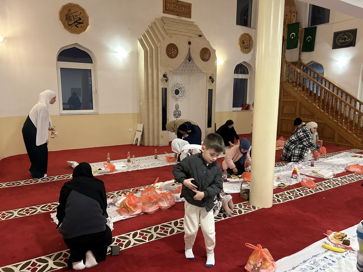 About a hundred children broke the fast in our mosque tonight. For several years now, Majlis Srebrenica has been organizing children's iftar, where about a hundred children from our town gathered tonight. Thank you to our donors who support our work. #Srebrenica #April2024