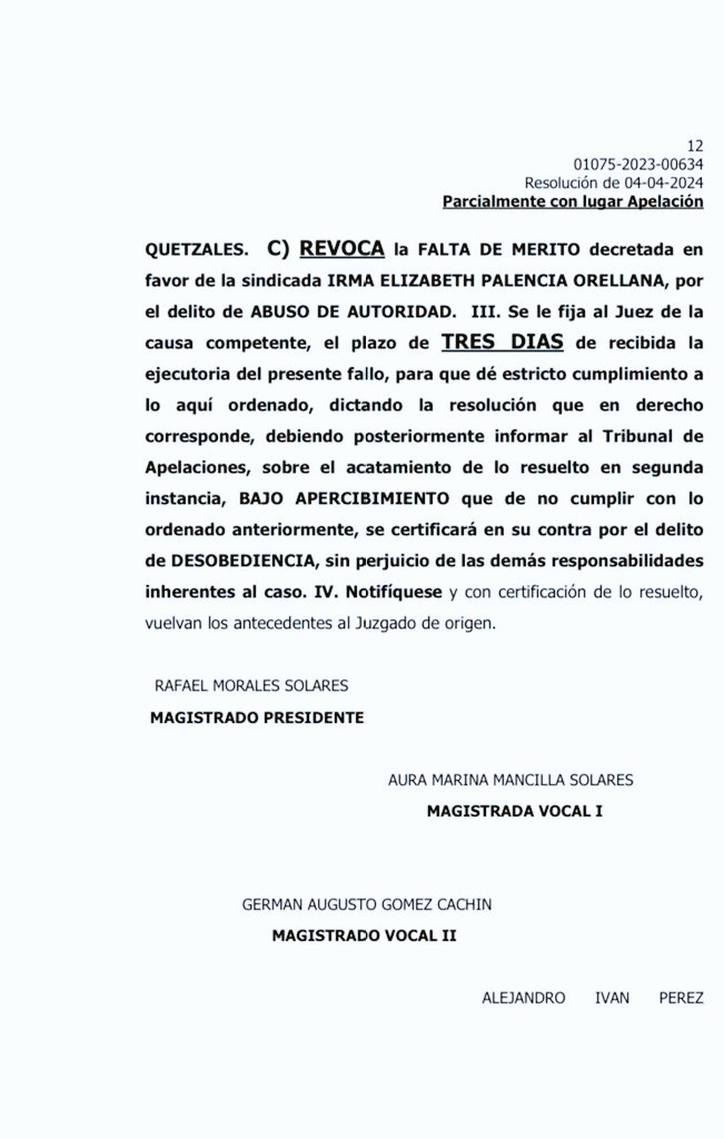 Consumado está. Los 4 Magistrados vende patria del @TSEGuatemala tienen PROHIBICIÓN DE SEGUIR EJERCIENDO EL CARGO, tampoco pueden relacionarse con empleados del TSE ni acercarse a sedes del TSE. 

- Por transeros!