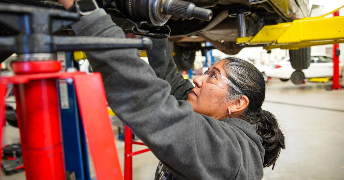 Andrea Ortiz spent the last two decades as an officer for the @ABQPOLICE. After retiring she decided to enroll in #CNM’s Automotive Technology certificate program to learn a new set of skills. Read her story here: bit.ly/4aaS3ju #communitycollege #automotivetechnology