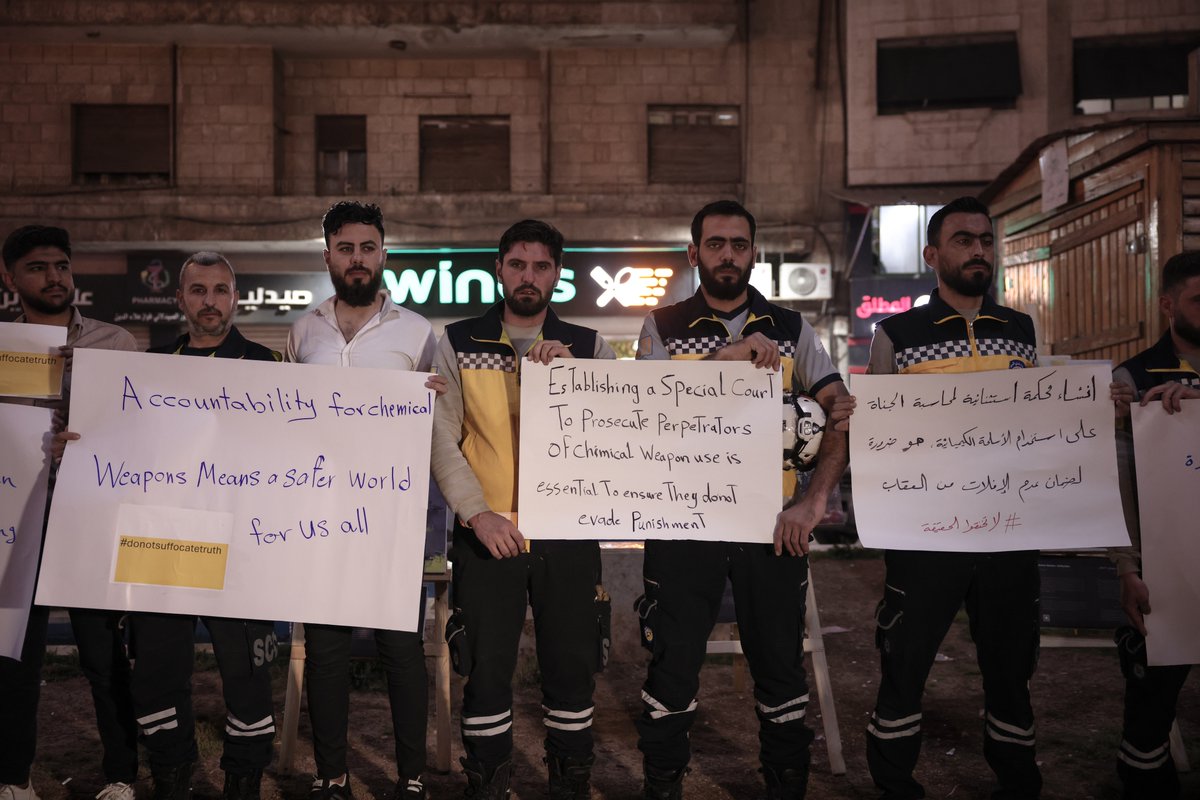 The White Helmets, in collaboration with Don't Suffocate the Truth, organized an event in the city of #Idlib on the evening of Thursday, April 4th, to commemorate the victims of the massacres committed by the Syrian regime with chemical weapons in Khan Sheikhoun (April 4, 2017)…