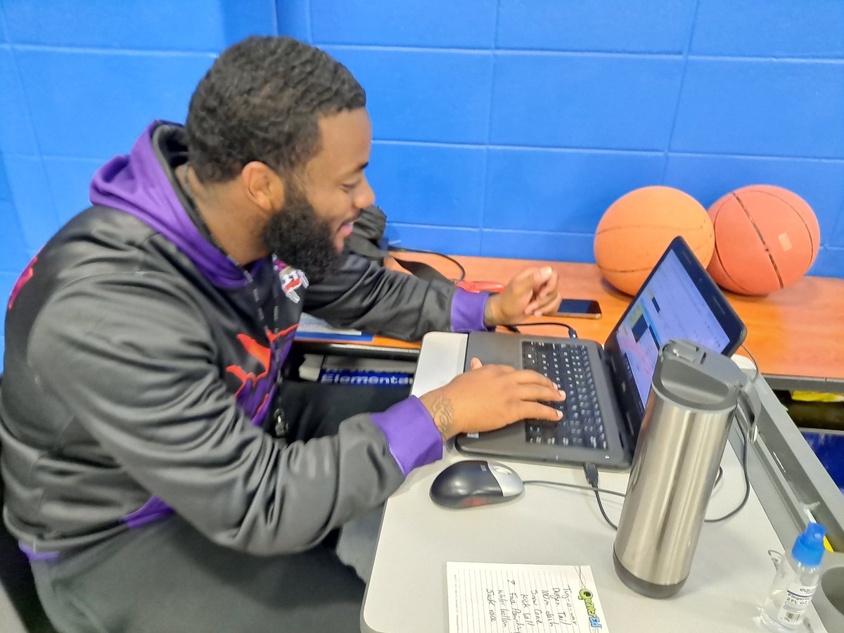 Aww, our @coachncjohnson is working on our Field Day Schedule! Look at that big smile 😁 Good job, coach! 💪😎👍 @dr_dharvey @palegria1 @JoAnnNPayne @JonesES_AISD