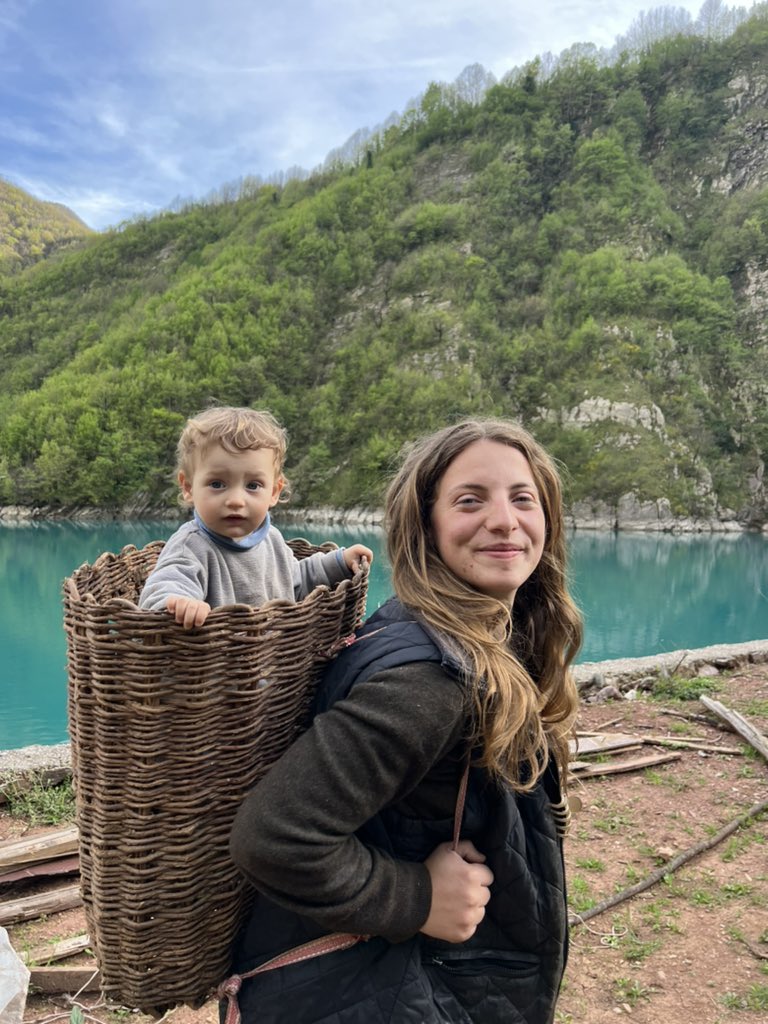 MarianaKoceku1's tweet photo. Fminia n’fshat♥️🌿 xhiro me kosh si boss😎

 #neomalsore #komanilake #dukagjin https://t.co/nZiWBKR73E