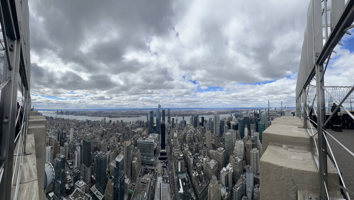 CAN CONFIRM

Happy Friday! #NYC #clouds #earthquake