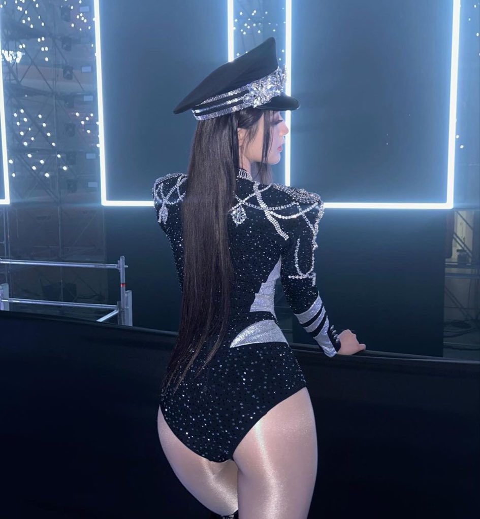 i_dle_br's tweet image. Sim, são a mesma pessoa