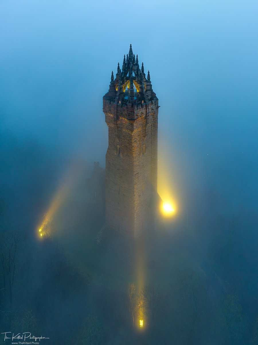 Enshrouded in the serene whispers of the Scottish mist, The National Wallace Monument ignites dawn with its golden lights. A beacon of history, a sentinel of the past, standing tall amidst the swirling tales of time.

#WallaceMonument #VisitScotland #Scotland #Stirling…