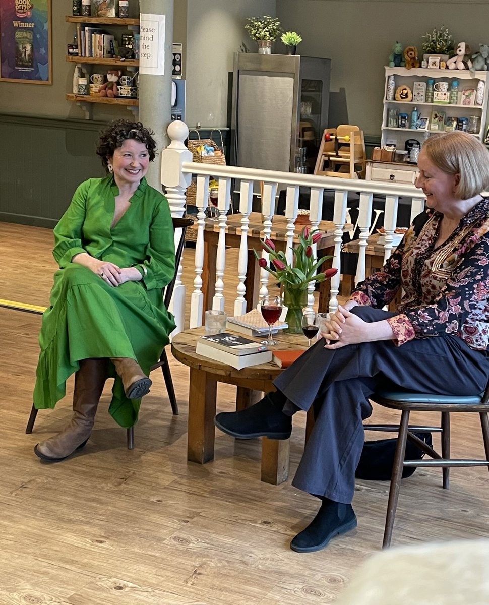 Absolutely lovely launch @Watersones Cirencester yesterday evening for @sarah_l_steele ’s fabulous new novel #TheTraitorsWife, chaired by the amazing Emma Flint @flint_writes (#OtherWomen)