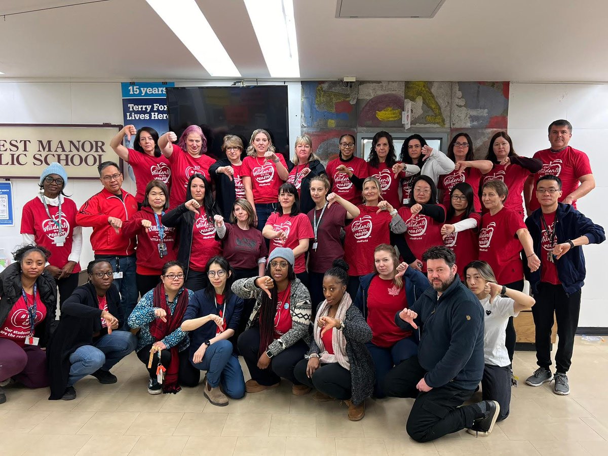 Thumbs down to the Board’s strips from Forest Manor PS 👎👎👎 Wearing #ETTRedforEd in support of our local bargaining team in negotiations today!