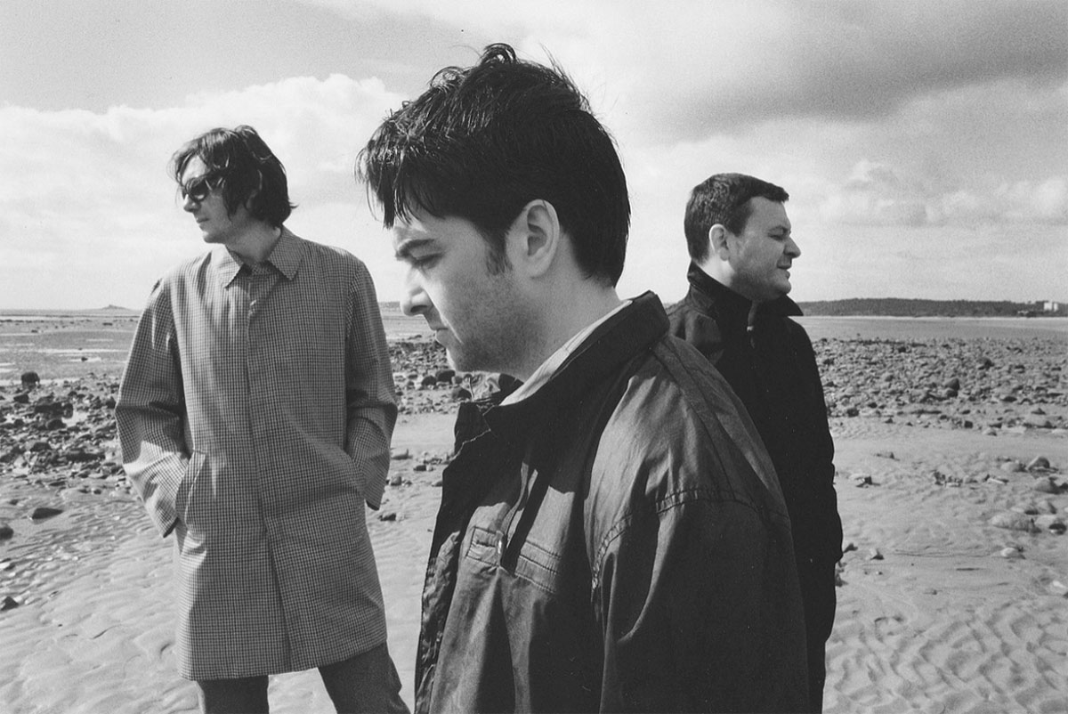 SDE takes an in depth look at the @Manics' 2004 album Lifeblood and the 2024 3CD reissue. Read the review > bit.ly/3vNxevl