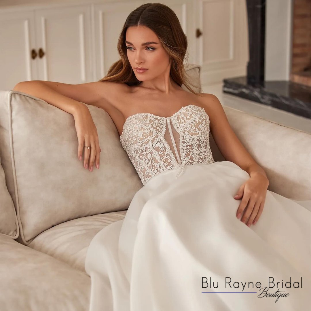 Blu Rayne Bridal: Come for the dress ~ Stay for the Experience! Read more at bit.ly/3tCB1dZ  

#everythinglongislandmagazine #longislandinbusiness #bluraynebridal #bridalshop #weddinggown #bridetobe #longislandwedding #commack