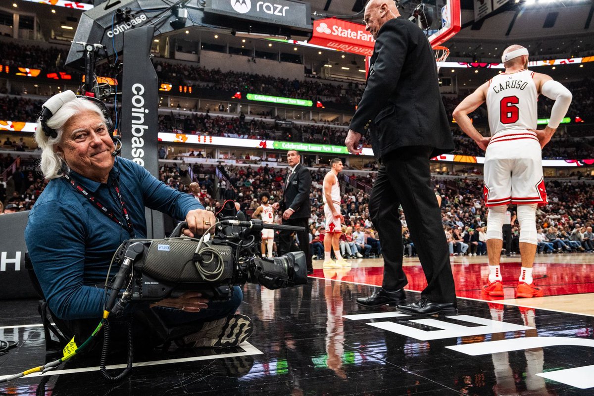 Bulls courtside cameraman Dave Cella is marking 40 years of showing us the dunks, the reactions and the legends. buff.ly/3J7Oy1l