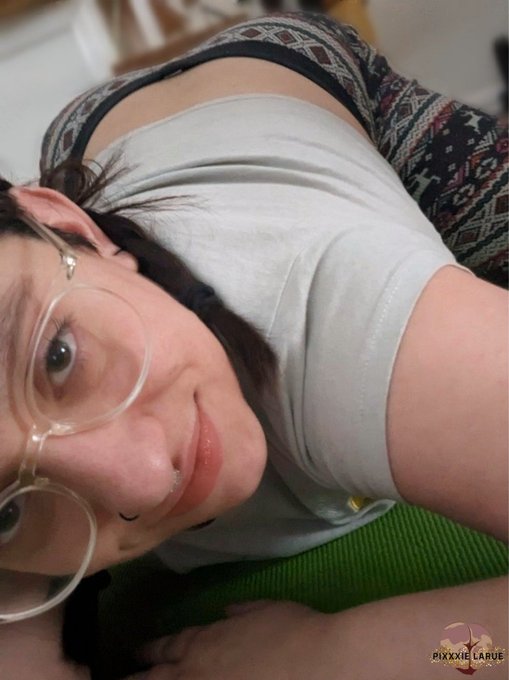 I give you this look, wyd? 🤔 😈 https://t.co/JMXcnv5UW9<a href="/tag/mvsales"class="tags"><span>#mvsales</span></a>