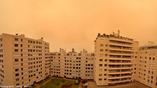 🏜️ RESSOURCE Ce weekend, le ciel au-dessus de #Lyon devrait être chargé en poussières du #Sahara. Un épisode similaire s'était produit en février 2021 et avait fait l'objet d'un article par Pierre Thomas du @LGLTPE sur @Planet_Terre. À (re)lire ici : ➡️ planet-terre.ens-lyon.fr/ressource/Img7…
