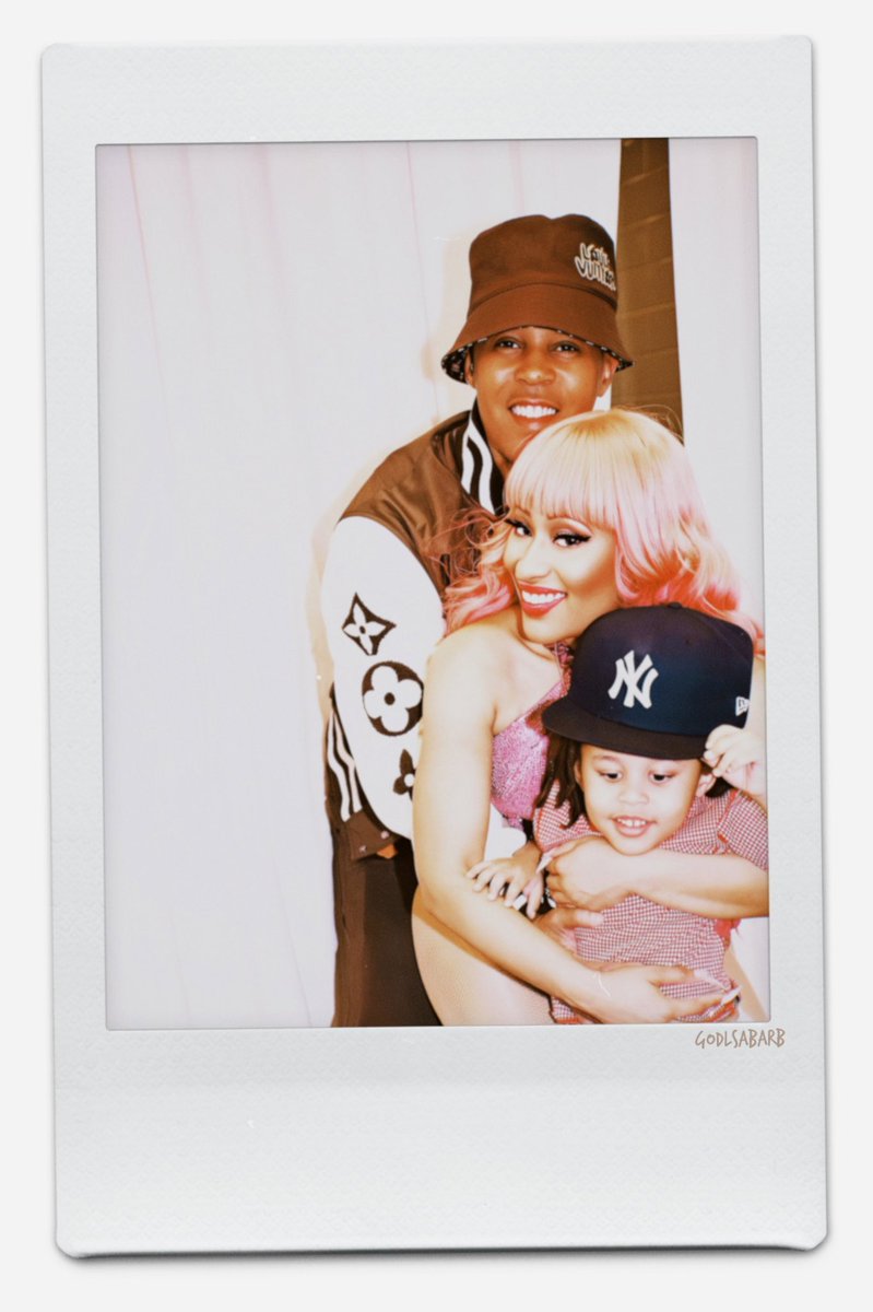 BARBMEDlA's tweet photo. they look so happy 🥺 https://t.co/9NAzEcO2D3