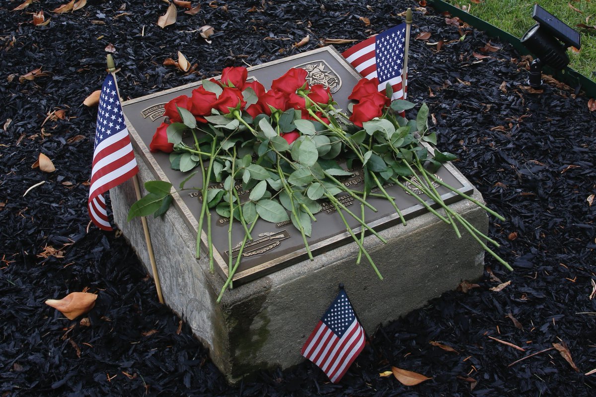 GreenBeretFound's tweet photo. Today we honor Gold Star Spouses, acknowledging their resilience in carrying forward their loved ones' legacies. At Green Beret Foundation, we stand by our Gold Star and Surviving Families. Discover our support initiatives: https://t.co/sbPuoaQLFE #goldstarspousesday https://t.co/DyXDWlPOgv