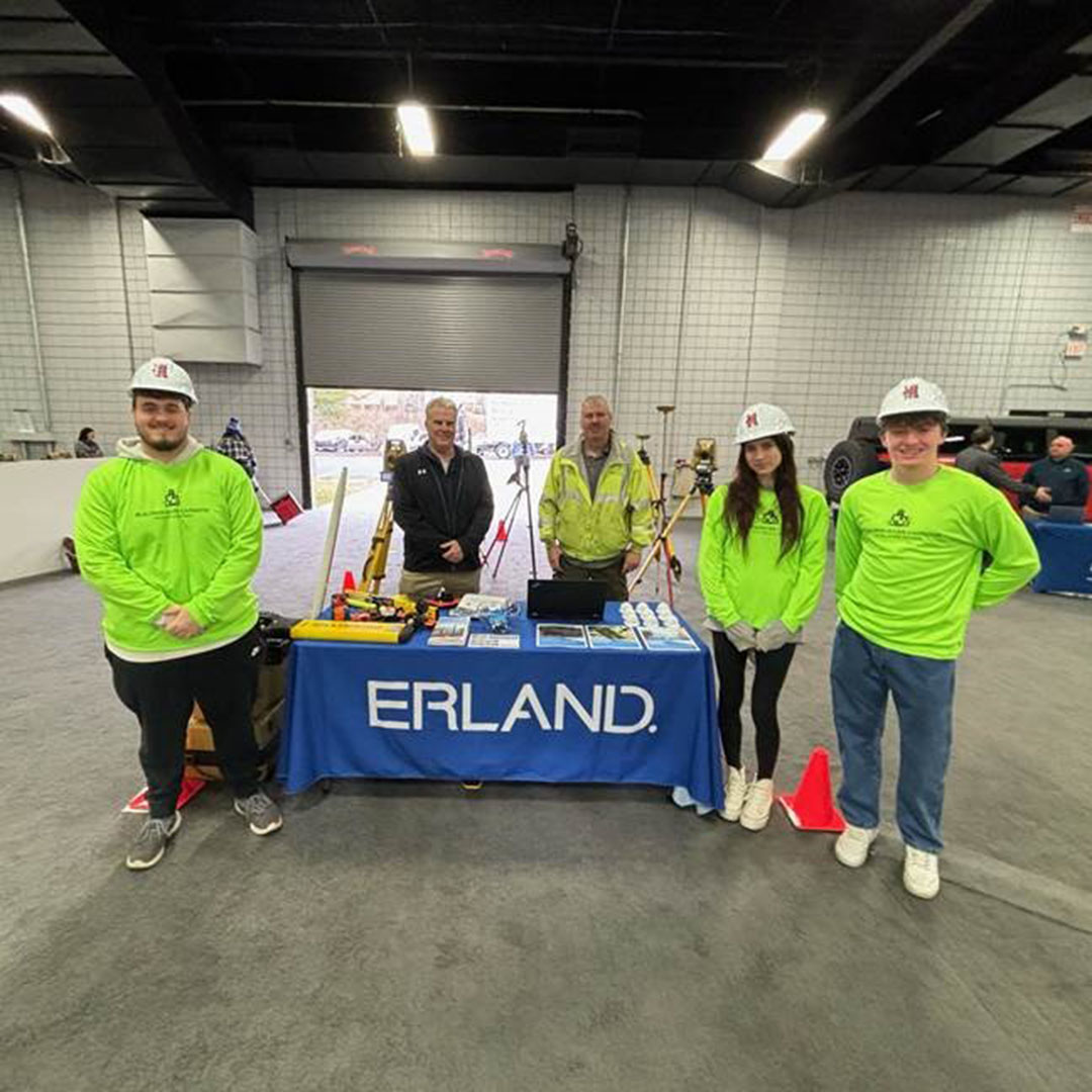 On April 3, Erland coordination team members had the opportunity to once again exhibit at the Annual Metro South/West Trade + Construction Expo in Marlborough. They discussed software, shared experiences, and demonstrated equipment use with students interested in construction.