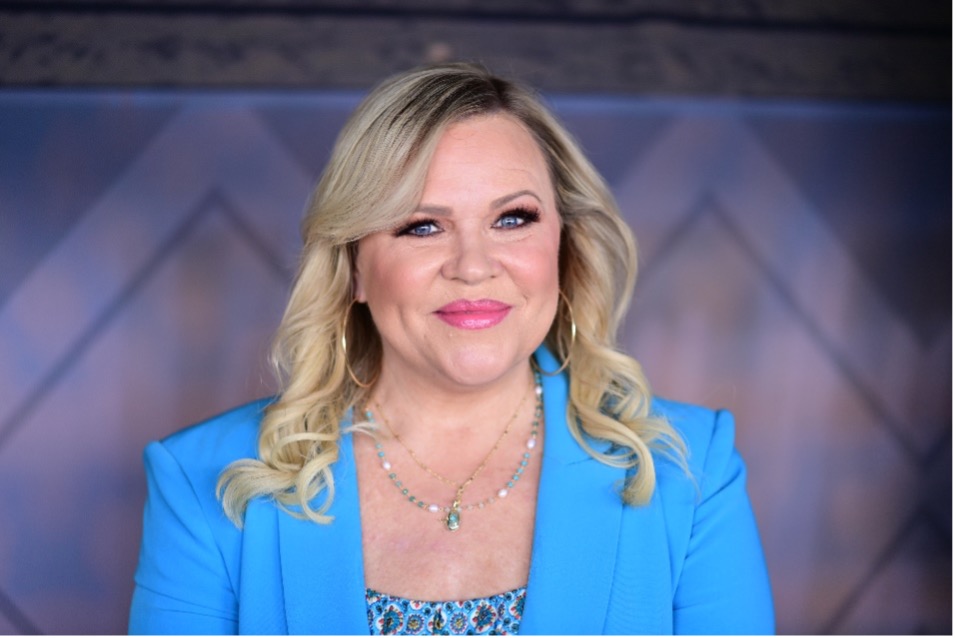 🎉 Exciting news! Holly Rowe (@sportsiren), @espn reporter, and @UUtah alum is coming back to campus for the 2024 Parry D. Sorensen Distinguished Lecture! 🌟 Join us on April 19th at 6 pm to hear from a Hall of Fame sports broadcaster! Reserve your spot at eventbrite.com/e/holly-rowe-w…