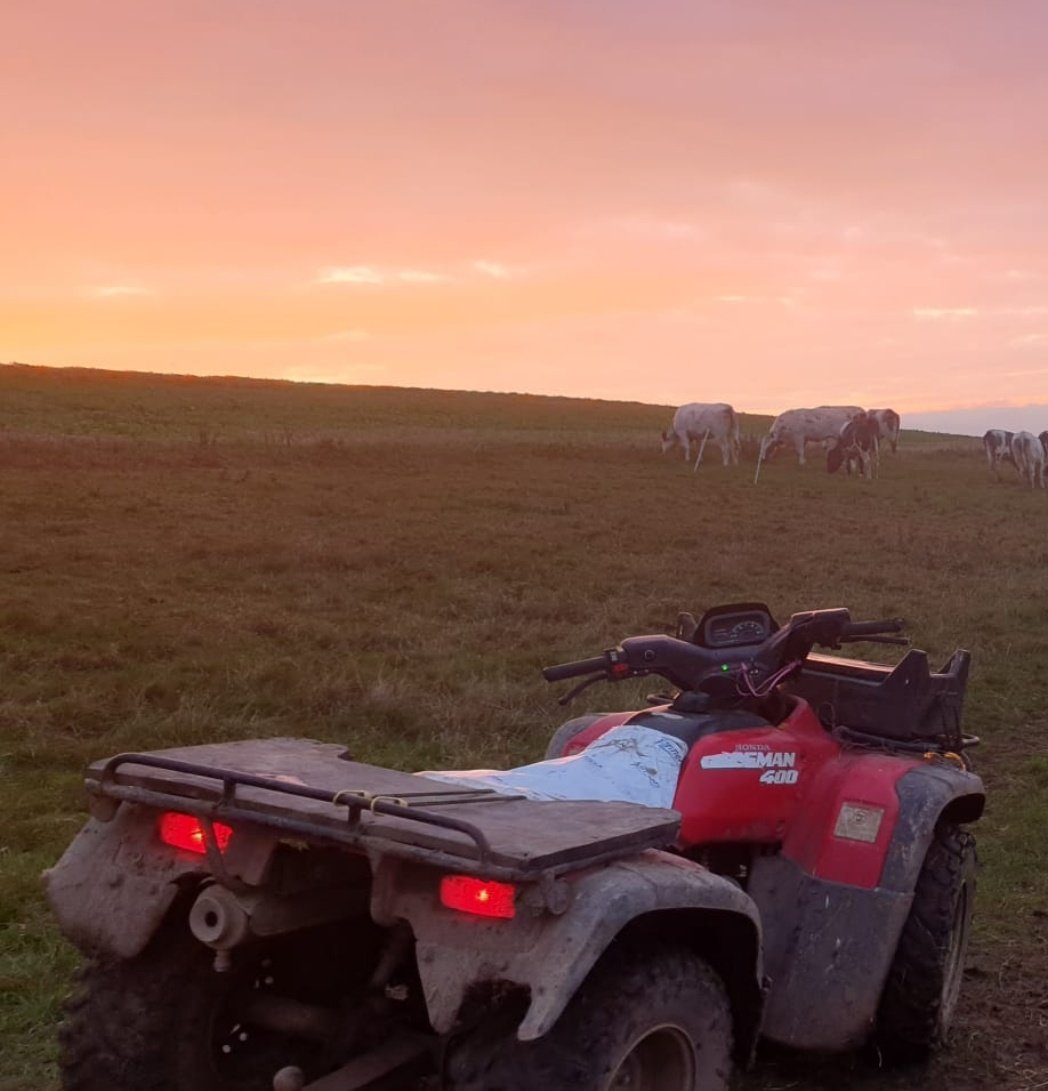 2 quad bikes were stolen from a farm in Bushley. It occurred between 00:01am and 00:30am on Wednesday 3rd April. The quads are a red Honda Foreman & a green Yamaha. Please call us on 101 quoting ref: 00087_I_03042024 if you have any information. 2449