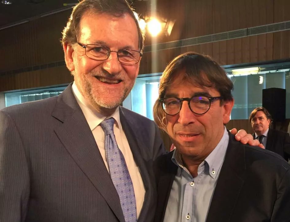 FonsiLoaiza's tweet photo. Se llama Juan Carlos Grau, era diputado del PP y hoy ha sido condenado a un año de prisión por distribución de pornografía infantil. Ha aceptado la condena y no entrará en prisión. Mientras, el rapero Pablo Hasel cumple 3 años en prisión y estará hasta 2027 en la cárcel. https://t.co/fzrCj2z1nk