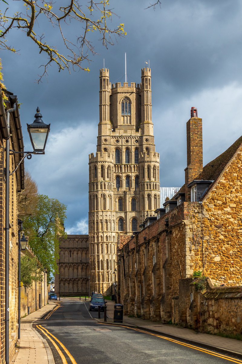 Ely Cathedral mid-morning today against a stormy looking sky but it stayed fine for our Friday walk @SpottedInEly @ElyPhotographic @Ely_Cathedral @Kings_Ely @StormHour @ThePhotoHour @AP_Magazine #cathedral