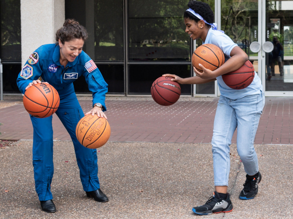 Last chance to shoot your shot! 🏀💫 You've got the skills & we want you on our Fall 2024 @NASAInterns roster. Don't box yourself out of a great opportunity, submit your buzzer beating application before the horn sounds at midnight tonight! 🚨 nasa.gov/learning-resou…