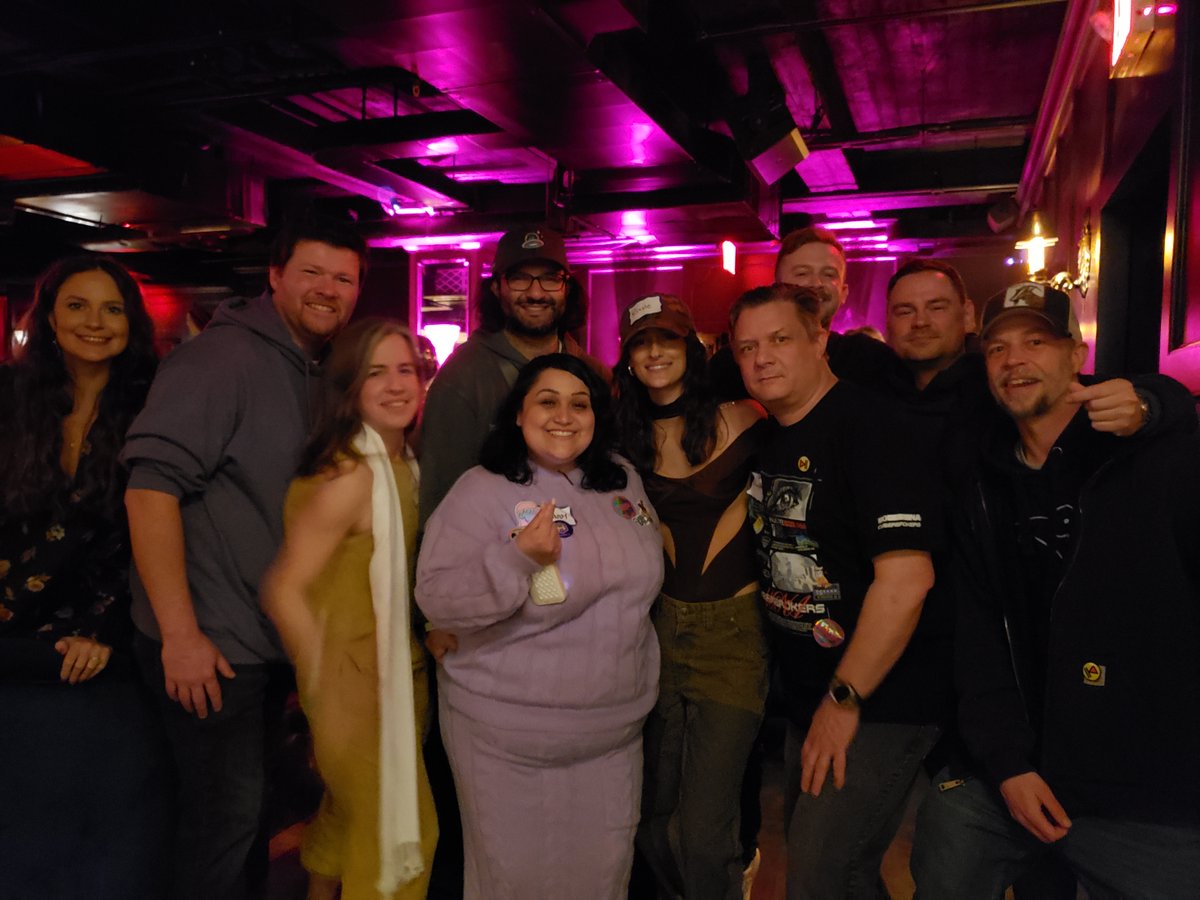 Much antics and good times with Frens at the @CyberBrokers_ party with @josiebellini in NYC 😀🥂🍻 Thanks CB Fam for a gr8 time (and gr8 MERCH😀)👀👇 Some pic 🙌🦅