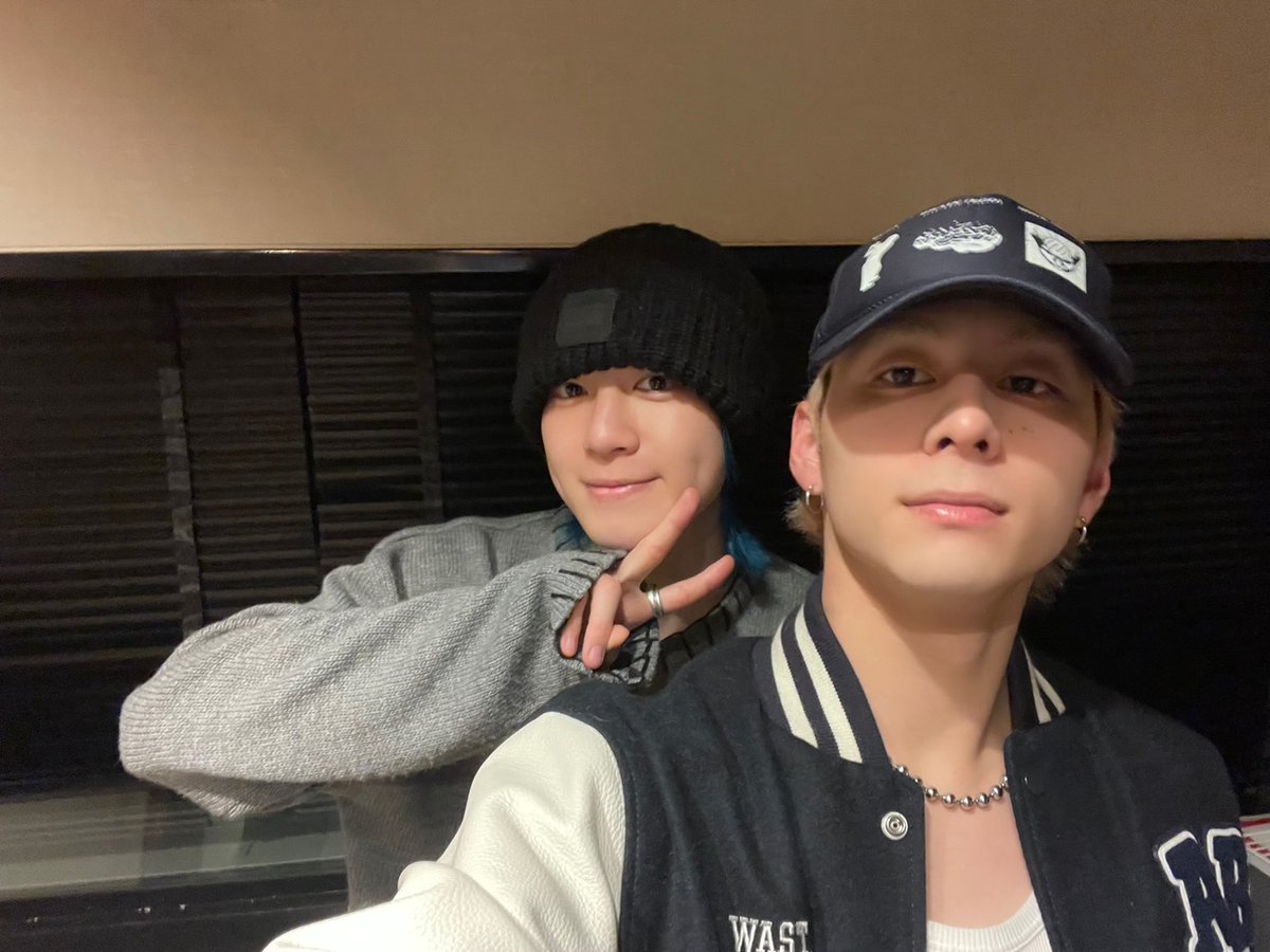From_INI's tweet photo. 1時台ありがとうございました🙇‍♂️

#西洸人 × #佐野雄大 でお送りしました！

ボケまくりツッコミまくりの1時間😁
クセになるふたりトークでした！

2時台もお楽しみに！！
#radiko はこちら⏬ #INI #MINI https://t.co/43CpSAGnzS https://t.co/cc9LcEF2kV