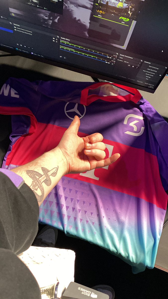 Just bought a @SKGaming Jersey for 50 Euro just to remember how hard i fucked them