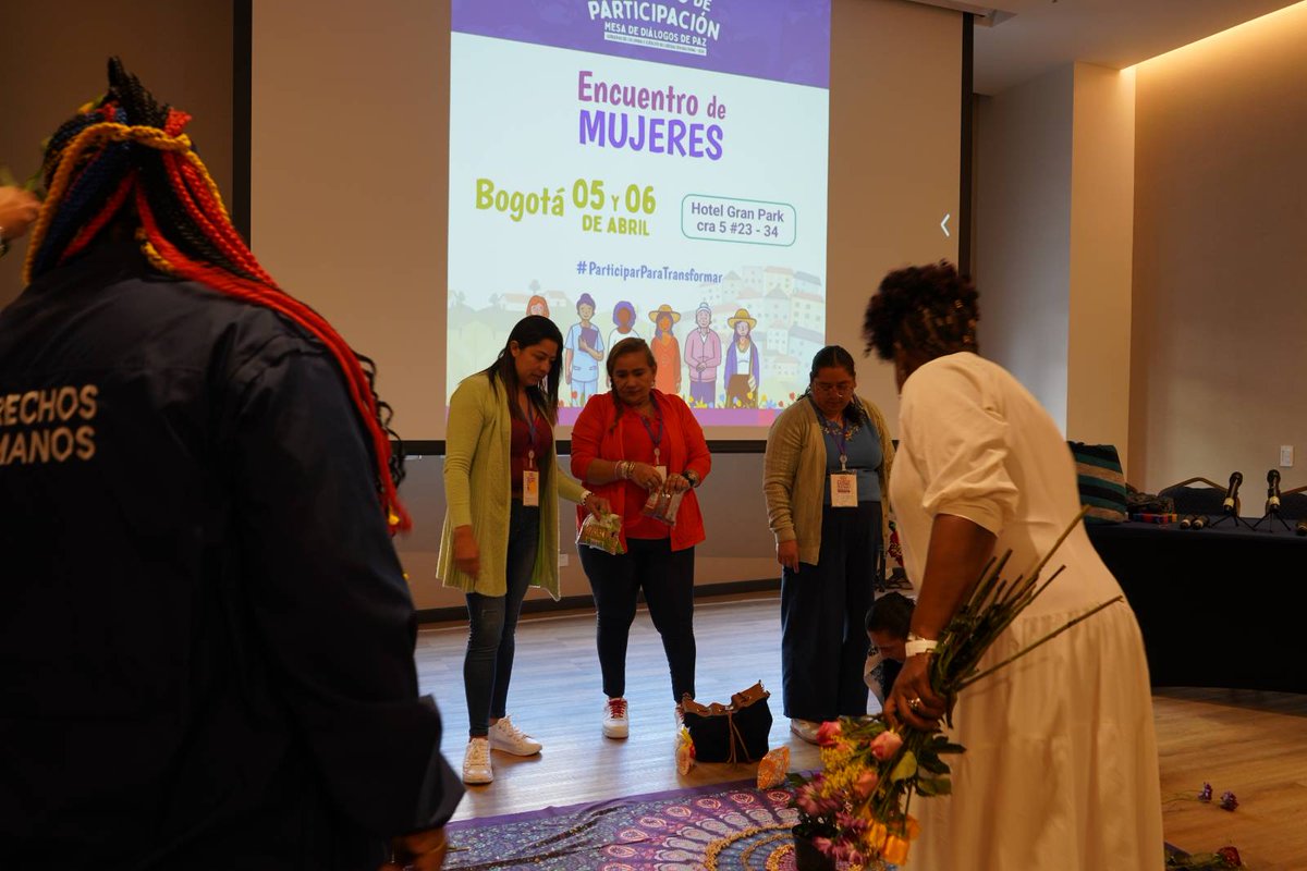 nicia el Encuentro de #participacion en Bogotá, #mujeres de todo el pais estarán en una jornada de dos días para construir propuestas que fomenten la participación activa e incluyente, que garanticen el derecho a la paz desde un enfoque diverso. #PazConParticipacionMujer #ELN
