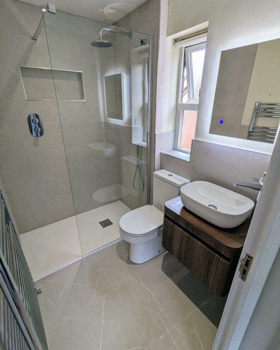 Check out this amazing ensuite finished by the team 🔥🔥

Back in October to transform the main bathroom 😊

Clifton Trade Bathrooms Minworth 
#tiling 
#tileinstallation 
#bathroomrenovation 
#bathroommakeover 
#ensuitegoals 
@topfans 

Like 
Follow
Share 🙌🙌