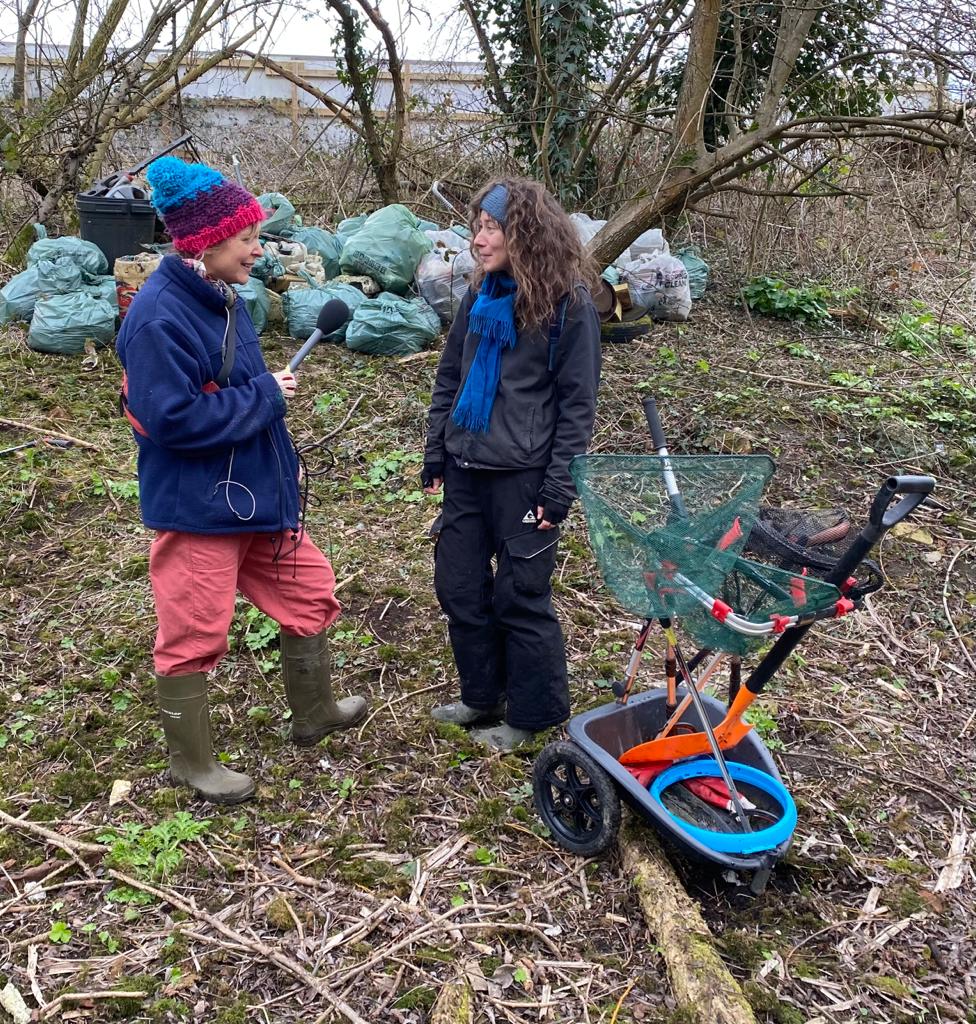 On the 26.2.23 and the 26.3.23 there were 2 huge community volunteer efforts to clear tonnes of rubbish from the Silk Stream area of the Welsh Harp SSSI. At that point, this pile was easily accessible from the estate hoardings, and @BarnetCouncil were meant to collect it.