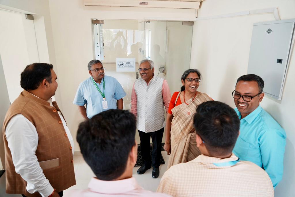 @CSIR_CDRI @CSIR_IND @PrabodhTrivedi @DrNKalaiselvi Also, on this occasion Dr. Ajit K Shasany, Director, CSIR-NBRI inaugurated a high end facility ‘Plant Growth Chamber for Plant Functional Genomics and Genome Editing’ in the presence of Dr.@PrabodhTrivedi, Director, CSIR-CIMAP. @CSIR_IND @DrNKalaiselvi