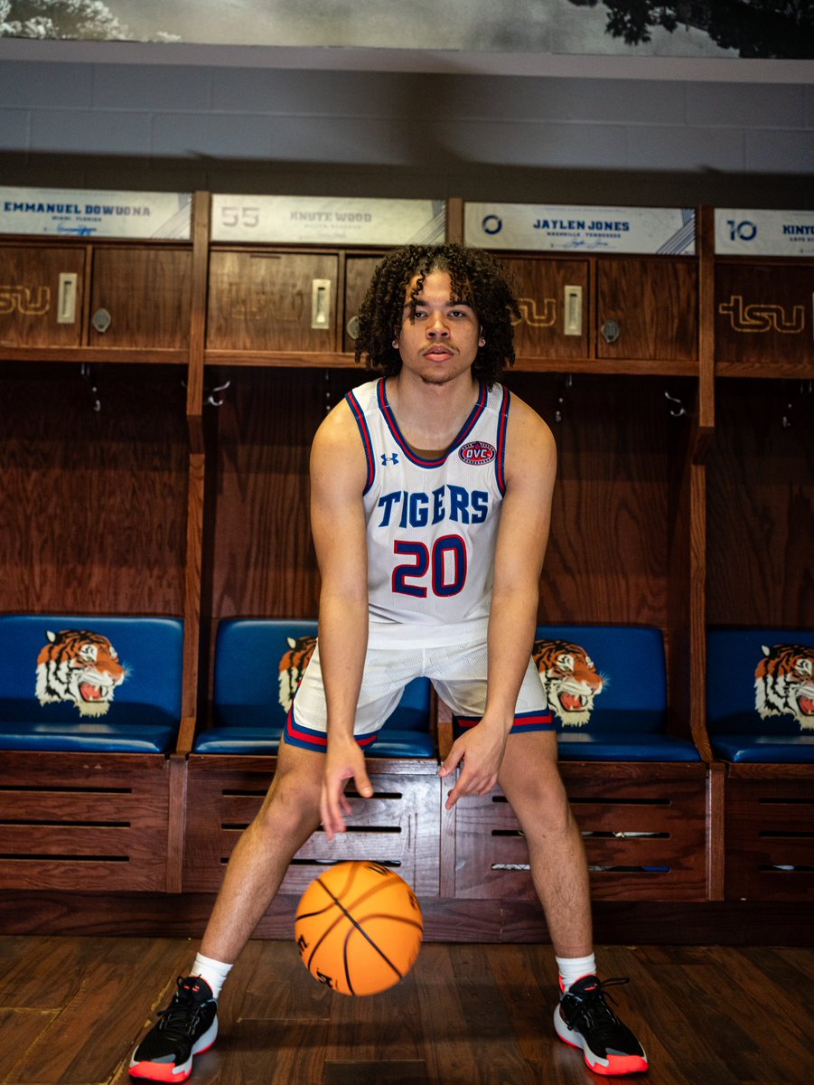 m_bodenhamer's tweet photo. 1000% committed to Tennessee State University!! Thank you Coach Penny and the rest of the staff for believing in me!! 
#Deserve2Win 
#RoarCity https://t.co/CrvhAIB7OU