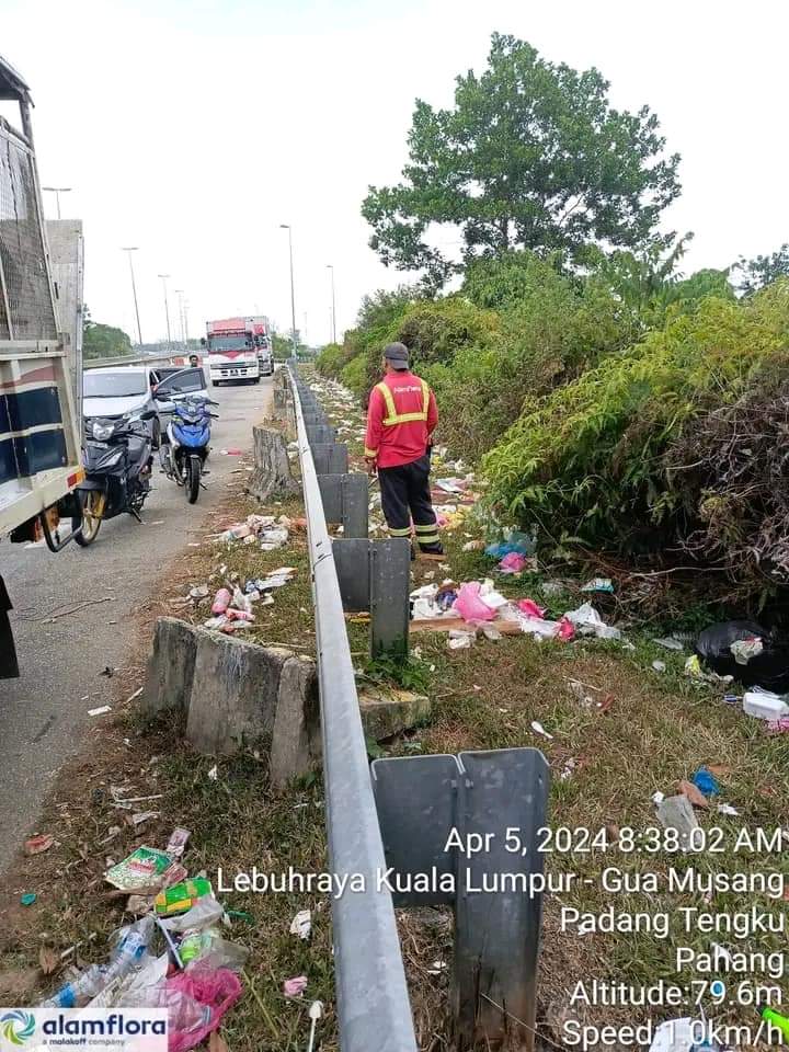 apanakdikato's tweet photo. Anak anak serambi mekoh bila balik kampung, sek kito jange pecoh..

Alasan takde rnr, dh sepahkan ada kuli batak plak tolong kutip...

Nate berok....😡 https://t.co/ac20BcW6XR