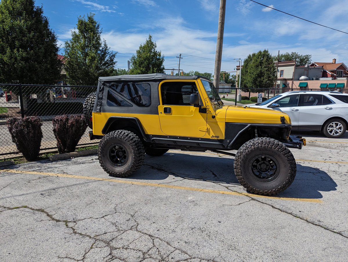 dannyknecht's tweet photo. Can't walk away without looking back #jeeplj #2door #jeepsofx https://t.co/tVxAigeeUG