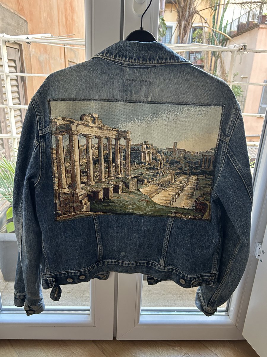 Sorry to everyone else, but I just procured the coolest archaeological outfit of all time with this vintage Rifle denim jacket that has an embroidered image of the Forum hand-sewn onto the back ✌🏻 I shall be wearing this to every conference I attend from now on