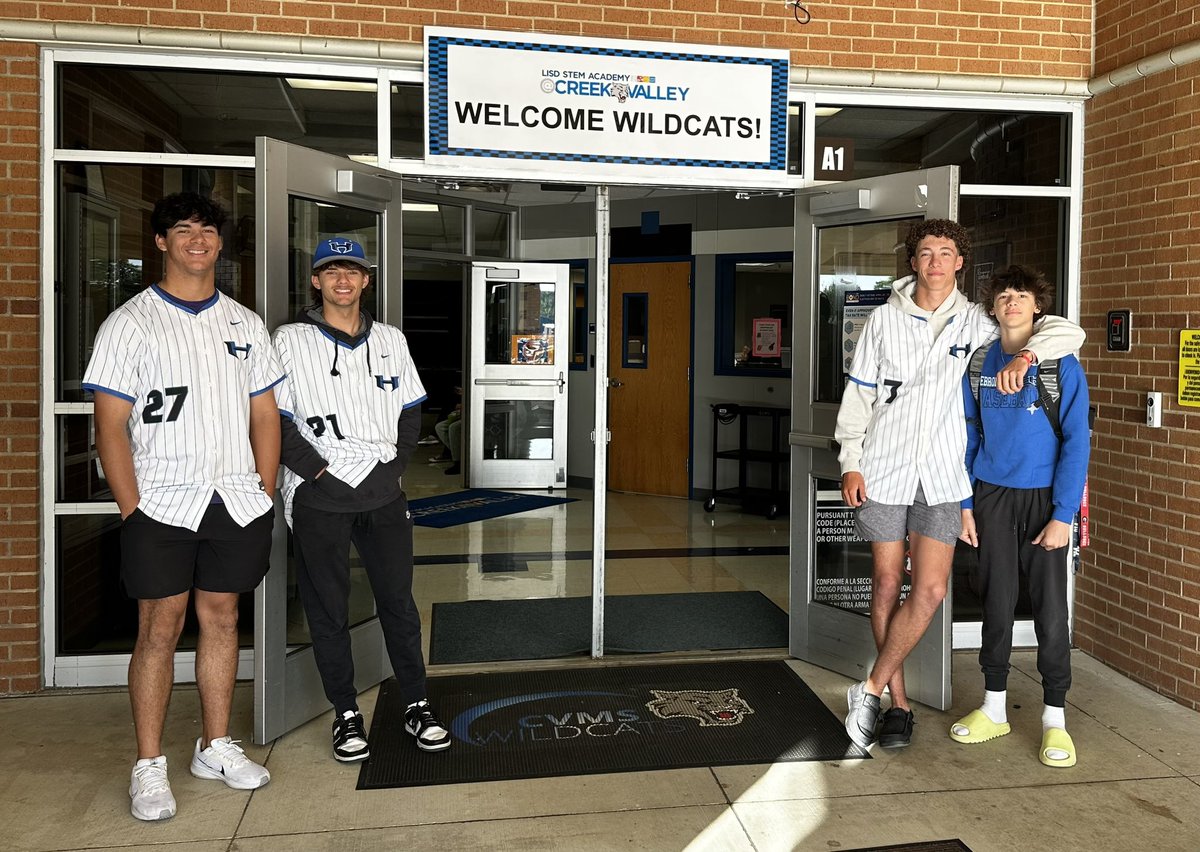 What a wonderful way to start our Friday! We loved having @HebronBaseball greet all of our students this morning! #prideinside #OneLISD