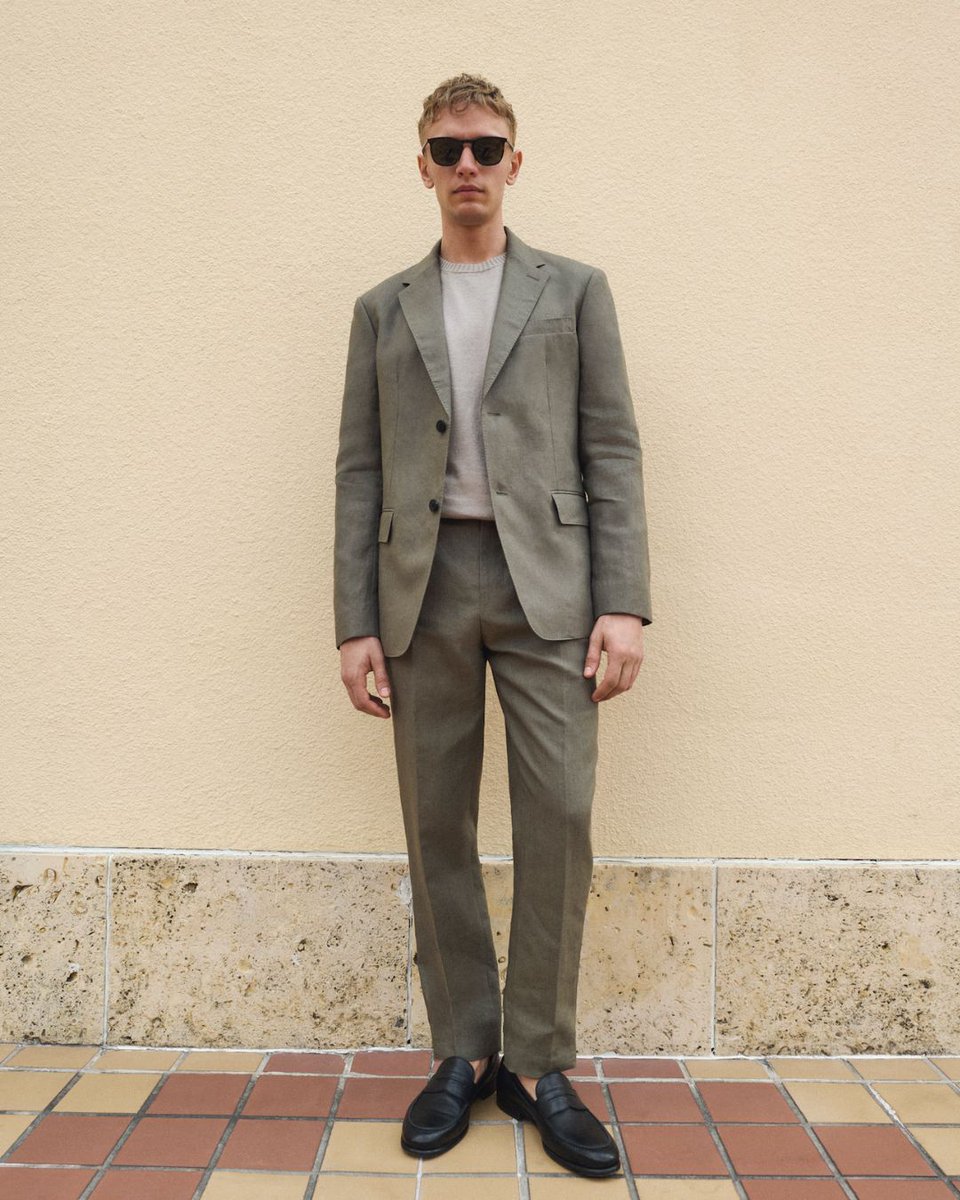 A refreshingly refined approach to casual suiting. Discover the Linen Suit. bit.ly/3U7LFnG