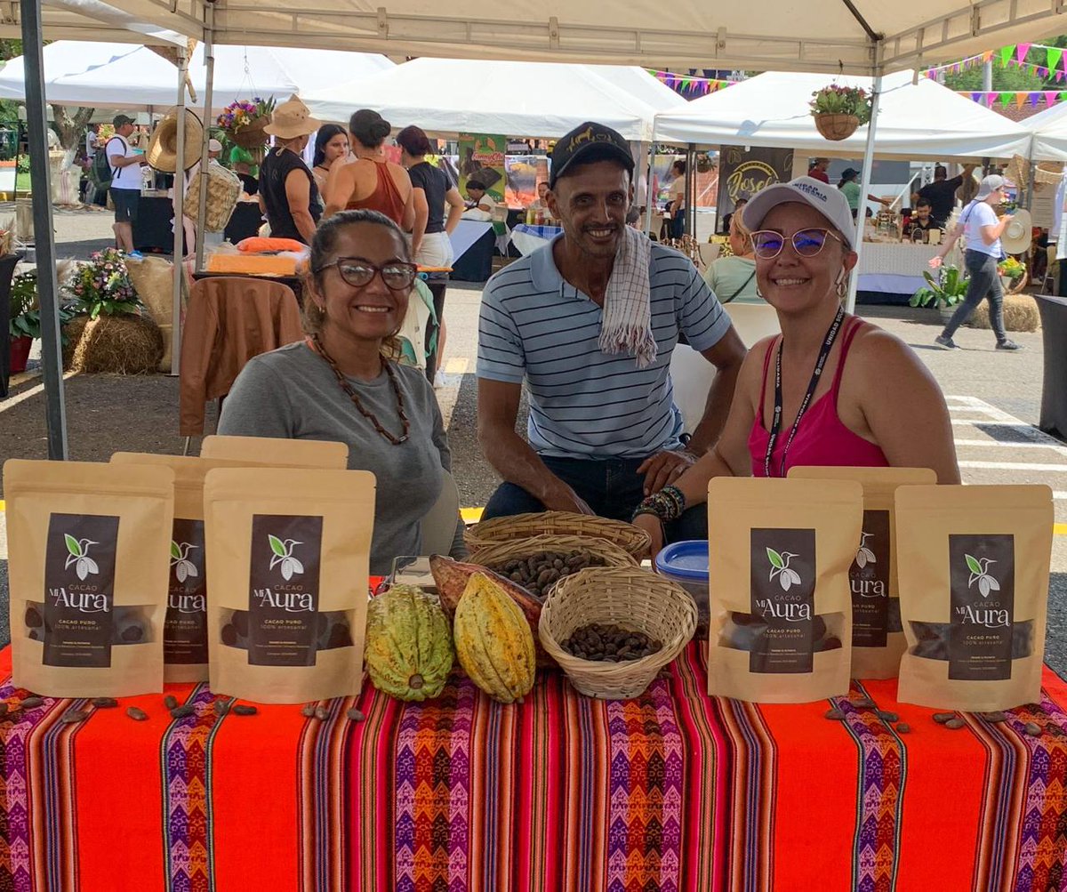 #Risaralda | Continuamos promoviendo la economía campesina, familiar y comunitaria a través de la #Asociatividad. Junto a unidades productivas participamos en ‘Canasta de Paz’, evento liderado por @comfamiliarRda, que busca reconocer y apoyar la producción rural del departamento.