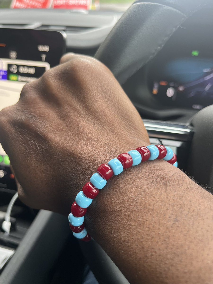 Get your <a href="/harry_moseley/">harry's mom #HHHO</a> bracelet from hhho.org.uk to support a local charity helping people and families affected by cancer. #hhho 🙏🏾🟣🔵🟣🔵